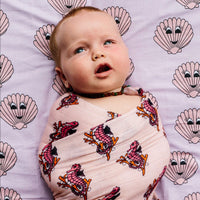 Kip&Co x Hugo Loves Tiki Swaddle | Seahorses - Green Hearts Pink