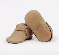 Freshly Picked Moccasins | Weathered Brown - Green Hearts Pink
